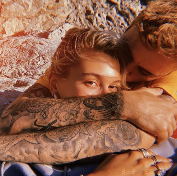 Hailey Bieber totál megszállottan viselkedik, ciki dolgot szúrtak ki a rajongói