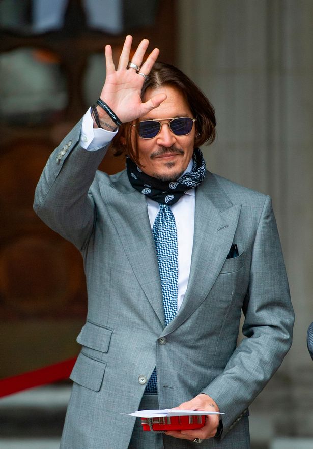 Lehet feleségverőnek hívni, elvesztette a pert Johnny Depp