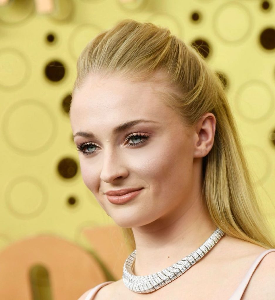 Sophie Turner imádnivaló gesztust tett a kislánya felé