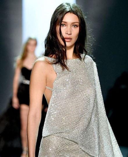 Bella Hadid megmutatta: Így nézne ki tűzvörös hajjal