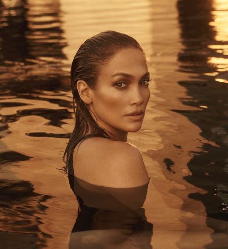 Lenyűgöző és szexi, levetkőzött Jennifer Lopez