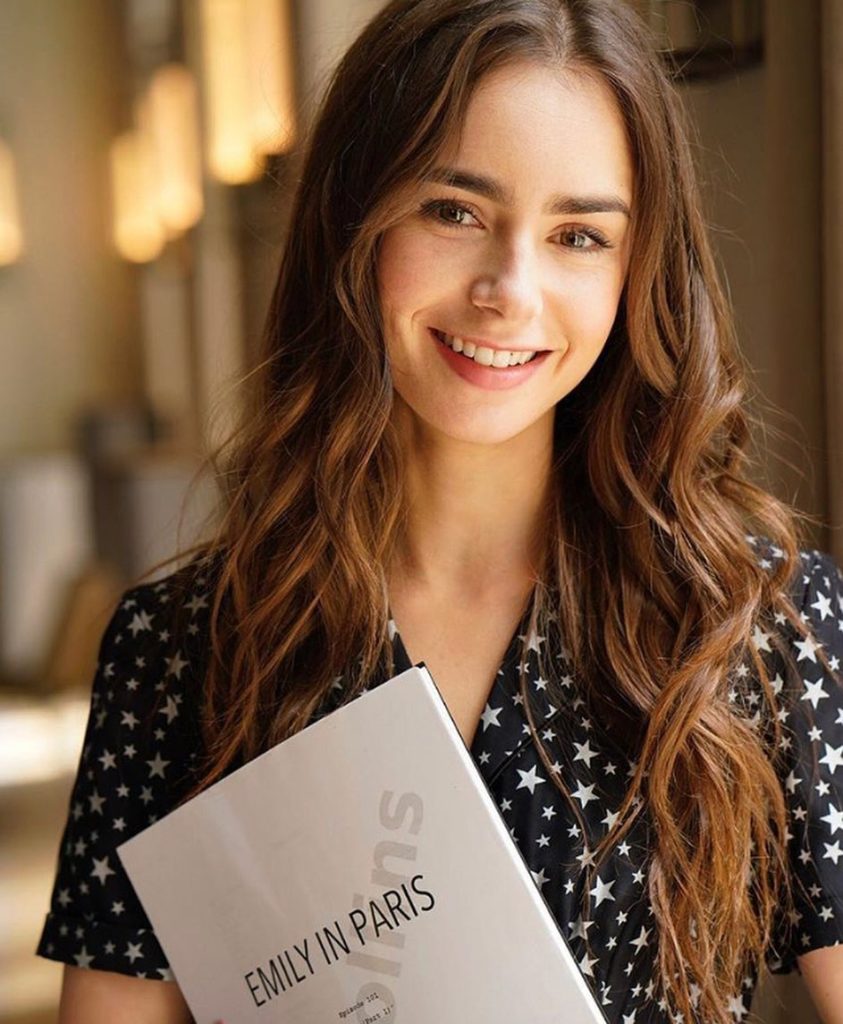 Lily Collins csúnyán beégett az Emily Párizsban miatt