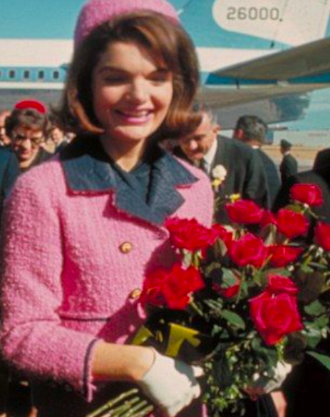 A lenyűgöző történet Jackie Kennedy rózsaszín kosztümje mögött