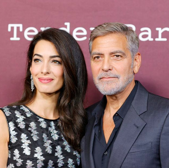 Együtt jelent meg a vörös szőnyegen George Clooney és felesége – Kiderült, várandós-e Amal